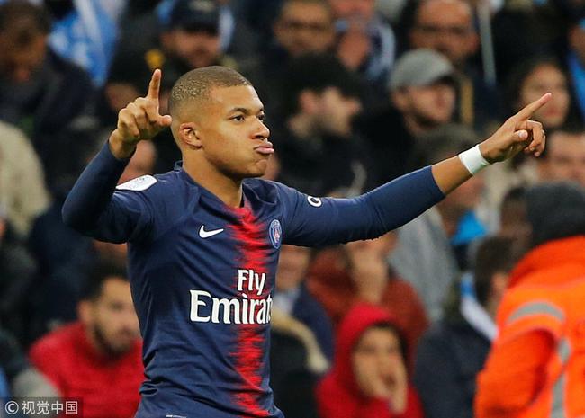 开局平推！佩雷拉1分20秒TKO安卡拉耶夫，重夺轻重量级世界冠军