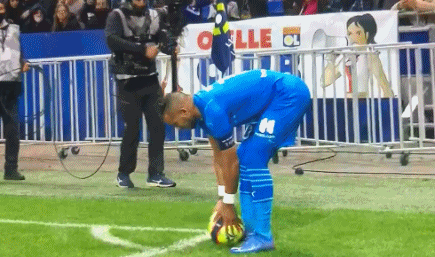 霍伊伦开场7分钟破门，为那不勒斯近36年来对阵尤文最快进球