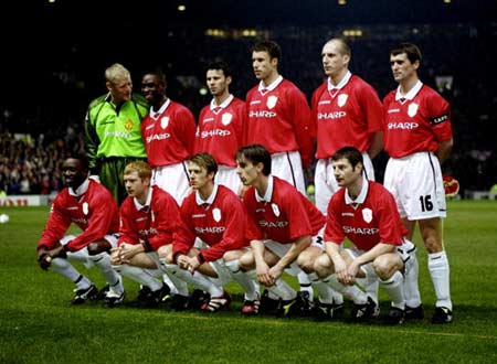 记者：邵佳一探班U22国足训练，与主帅安东尼奥相谈甚欢