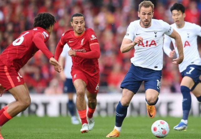 范戴克第72次以队长身份代表荷兰队出场，超越德波尔队史第一