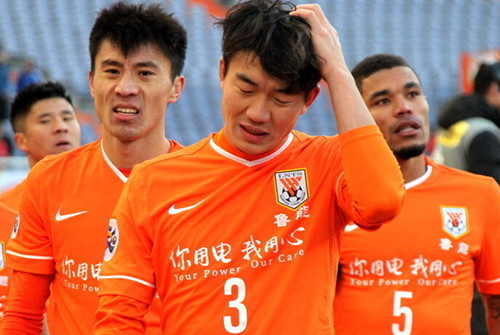 挑衅中国！日本球星三笘薰手持日本二战战犯照片，网友：封杀他